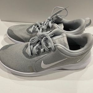 Nike flex experience size 7 gray color NWOB
